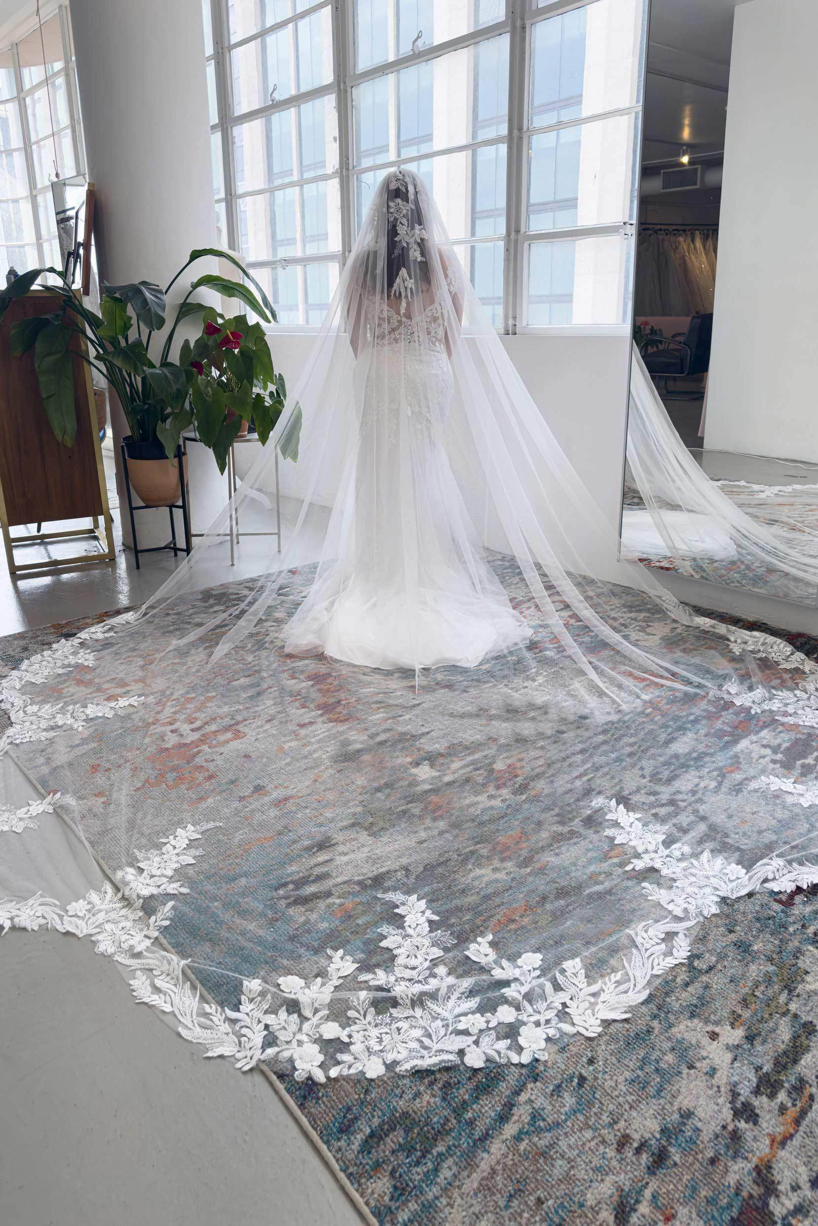 One-tier Lace Edge Lace Tulle Chapel Veils with Appliques CV0325 - COCOMELODY